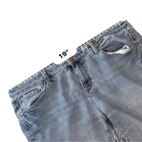 STYLE & CO DENIM Women's Distressed Denim Boyfriend Style Jeans Size 14P - Picture 4 of 10